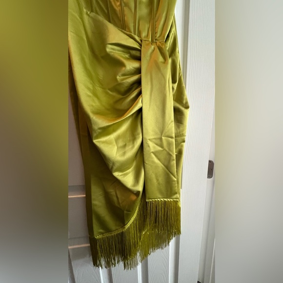 PrettyLittleThing Bardot Mini Dress - Picture 4 of 5